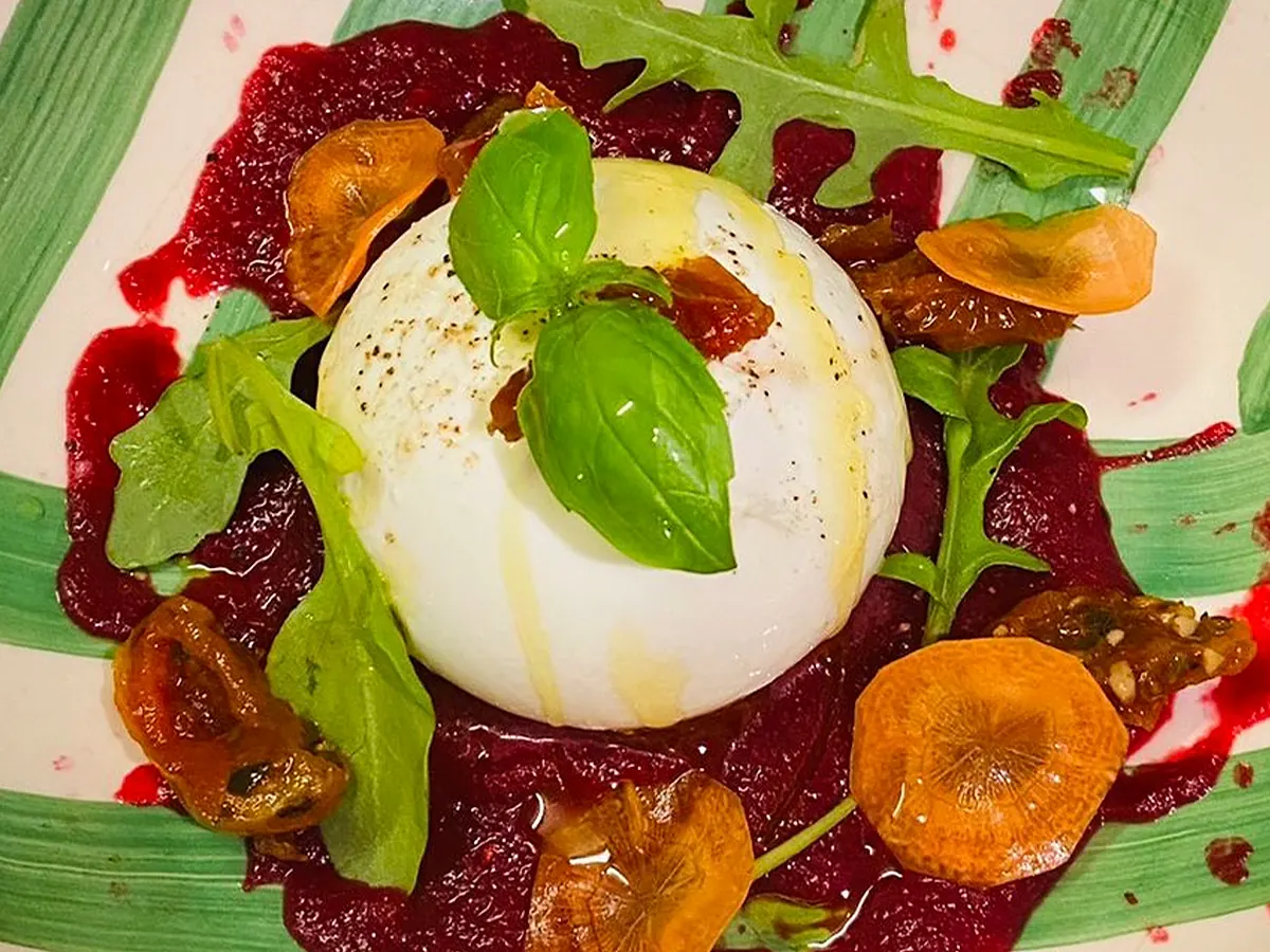 Burrata con betterave, Via Del Gusto